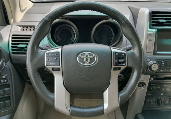 Подержанный автомобиль Toyota Land Cruiser Prado 2010 года (12 фото)