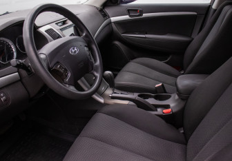 Подержанный автомобиль Hyundai Sonata 2008 года (10 фото)