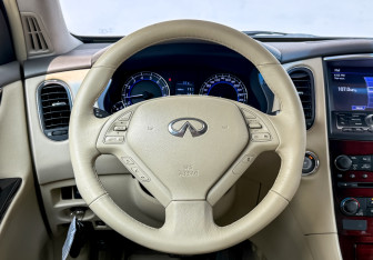 Подержанный автомобиль Infiniti QX50 2014 года (22 фото)