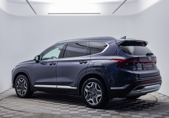 Подержанный автомобиль Hyundai Santa Fe 2021 года (3 фото)