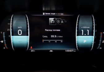 Подержанный автомобиль Kia K900 2019 года (11 фото)