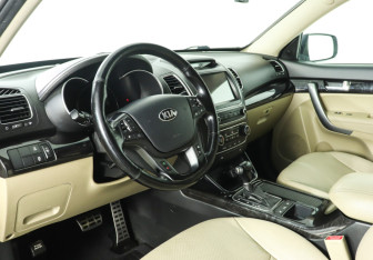 Подержанный автомобиль Kia Sorento 2012 года (13 фото)