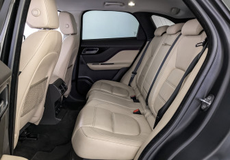 Подержанный автомобиль Jaguar F-Pace 2017 года (18 фото)