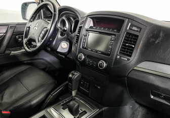 Подержанный автомобиль Mitsubishi Pajero 2012 года (9 фото)