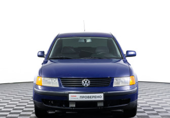 Подержанный автомобиль Volkswagen Passat Sedan 1997 года (2 фото)