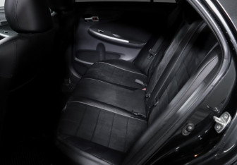 Подержанный автомобиль Toyota Corolla Sedan 2012 года (10 фото)
