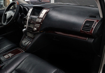 Подержанный автомобиль Lexus RX 2005 года (9 фото)