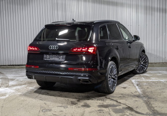 Новый Audi Q7 2024 (2 фото)
