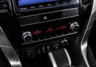 Подержанный автомобиль Mitsubishi Montero Sport 2021 года (20 фото)