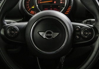 Подержанный автомобиль MINI Clubman Wagon 2016 года (13 фото)