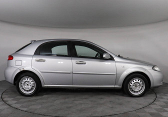 Подержанный автомобиль Chevrolet Lacetti Hatchback 2009 года (4 фото)