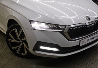 Подержанный автомобиль Skoda Octavia Liftback 2020 года (21 фото)