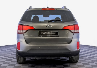 Подержанный автомобиль Kia Sorento 2014 года (6 фото)