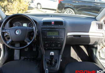 Подержанный автомобиль Skoda Octavia Liftback 2008 года (11 фото)