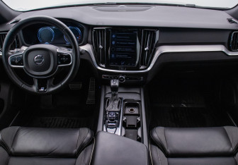 Подержанный автомобиль Volvo S60 2019 года (13 фото)