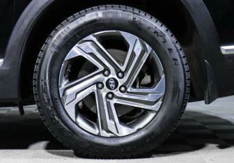 Подержанный автомобиль Hyundai Santa Fe 2021 года (5 фото)