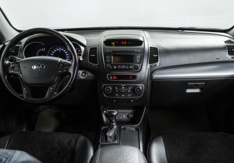 Подержанный автомобиль Kia Sorento 2015 года (11 фото)
