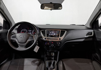 Подержанный автомобиль Hyundai Solaris Sedan 2022 года (14 фото)
