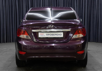 Подержанный автомобиль Hyundai Solaris Sedan 2013 года (6 фото)