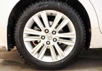 Подержанный автомобиль Lexus ES 2013 года (20 фото)