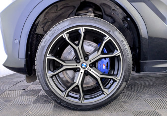 Подержанный автомобиль BMW X6 2021 года (18 фото)