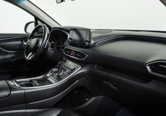 Подержанный автомобиль Hyundai Santa Fe 2021 года (9 фото)