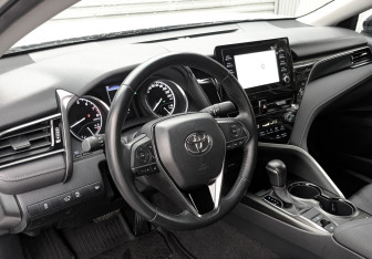 Подержанный автомобиль Toyota Camry Sedan 2021 года (15 фото)