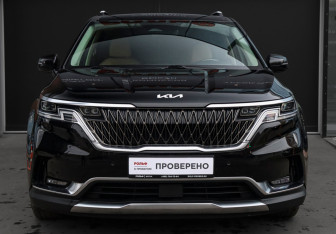 Подержанный автомобиль Kia Carnival 2021 года (2 фото)