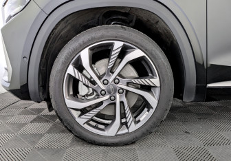 Подержанный автомобиль Geely Monjaro 2024 года (18 фото)