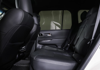 Подержанный автомобиль Toyota Land Cruiser Suv 2021 года (11 фото)