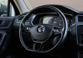 Подержанный автомобиль Volkswagen Tiguan 2019 года (13 фото)