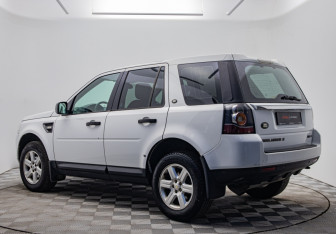 Подержанный автомобиль Land Rover Freelander 2013 года (3 фото)