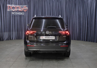 Подержанный автомобиль Volkswagen Tiguan 2018 года (6 фото)