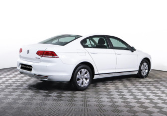 Подержанный автомобиль Volkswagen Passat Sedan 2016 года (5 фото)