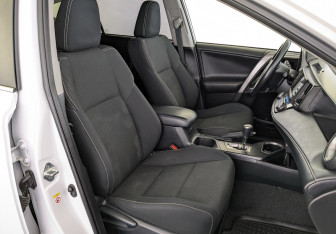 Подержанный автомобиль Toyota RAV4 2018 года (23 фото)