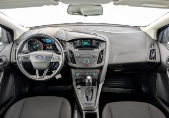 Подержанный автомобиль Ford Focus Hatchback 2018 года (13 фото)