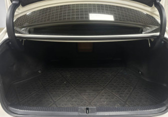 Подержанный автомобиль Lexus ES 2016 года (13 фото)