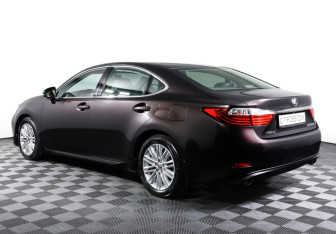 Подержанный автомобиль Lexus ES 2014 года (7 фото)