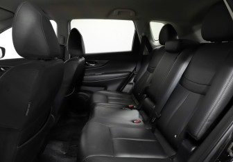 Подержанный автомобиль Nissan X-Trail 2018 года (10 фото)