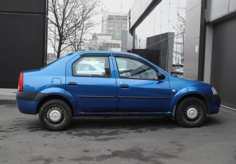 Подержанный автомобиль Renault Logan Sedan 2006 года (4 фото)