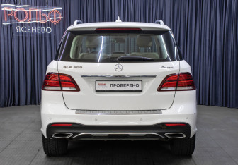 Подержанный автомобиль Mercedes-Benz GLE 2016 года (6 фото)