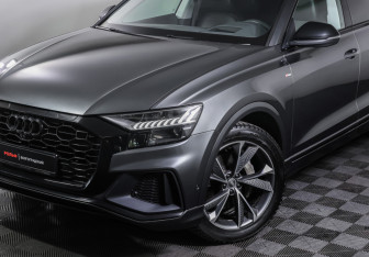 Подержанный автомобиль Audi Q8 2020 года (27 фото)