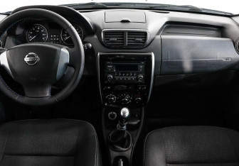 Подержанный автомобиль Nissan Terrano 2015 года (7 фото)