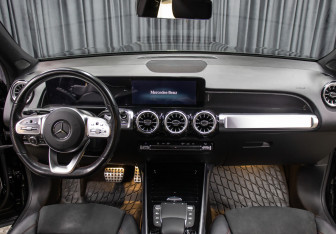 Подержанный автомобиль Mercedes-Benz GLB 2021 года (15 фото)