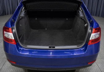 Подержанный автомобиль Skoda Octavia Liftback 2019 года (10 фото)