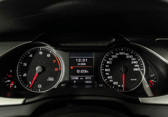 Подержанный автомобиль Audi A4 Sedan 2011 года (11 фото)