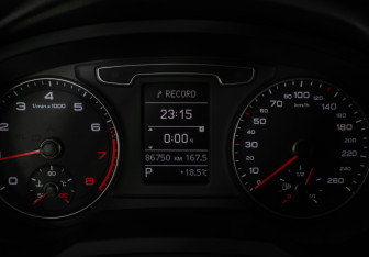 Подержанный автомобиль Audi Q3 2014 года (11 фото)