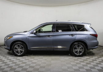 Подержанный автомобиль Infiniti QX60 2016 года (8 фото)