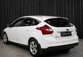 Подержанный автомобиль Ford Focus Hatchback 2012 года (7 фото)