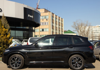Подержанный автомобиль BMW X3 2024 года (6 фото)
